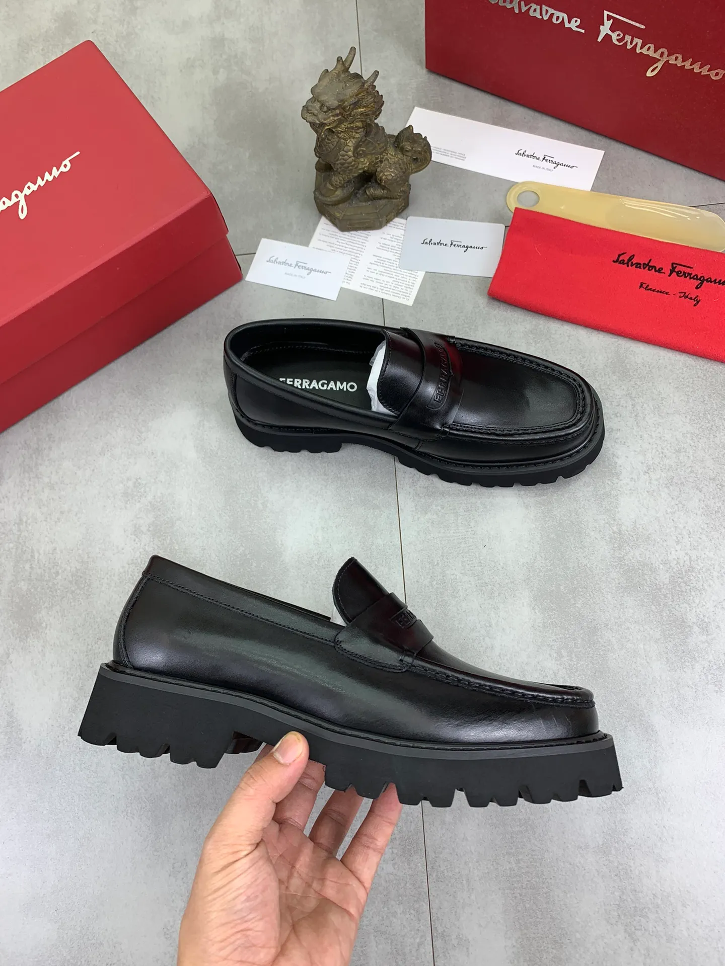 Men's Men's Shoes 💰P460💰[New Style] Water-dyed Niuli 🆘[Salvatore Ferragamo] Ferragamo's latest casual business leather shoes for men! Available at counters simultaneously! The fabric is made of specially imported original calfskin, the lining is made of imported water-dyed cowhide, and the original lightweight foam outsole is absolutely luxurious and leads the fashion trend. Matching code: 38-45; 3️⃣ colors available